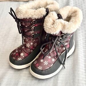 Apakowa Purple Snowflake Winter Boots Fur Lined Size 26 / Toddler 9 Cozy Boots